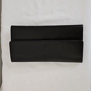 G.H. BASS & CO. WALLET